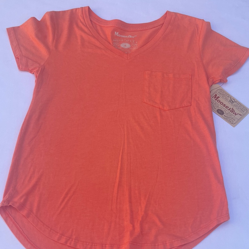 Moosejaw V-Neck Short Sleeve T-Shirt Women's Pocket Tee NWT